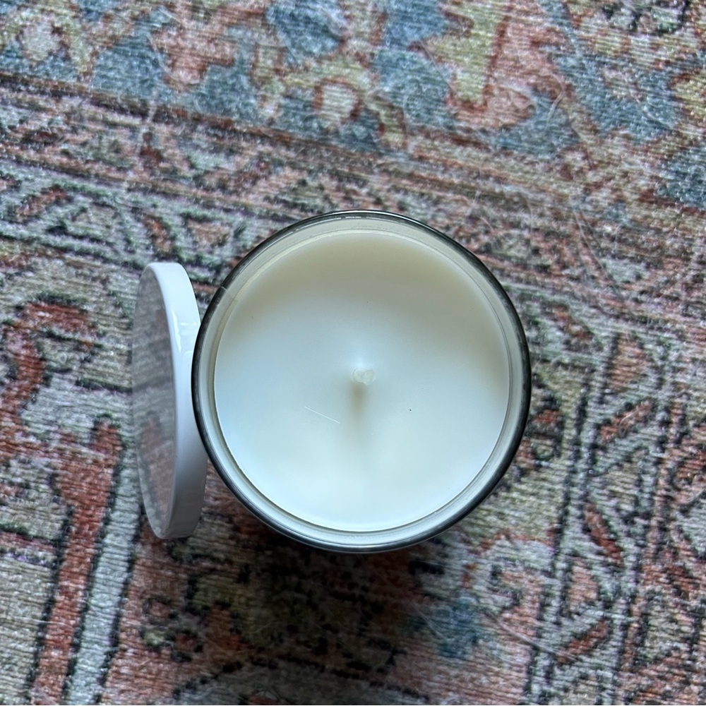 New Bath & Body Works Single Wick Candle in Laundry Room Lemon - Picture 4 of 5